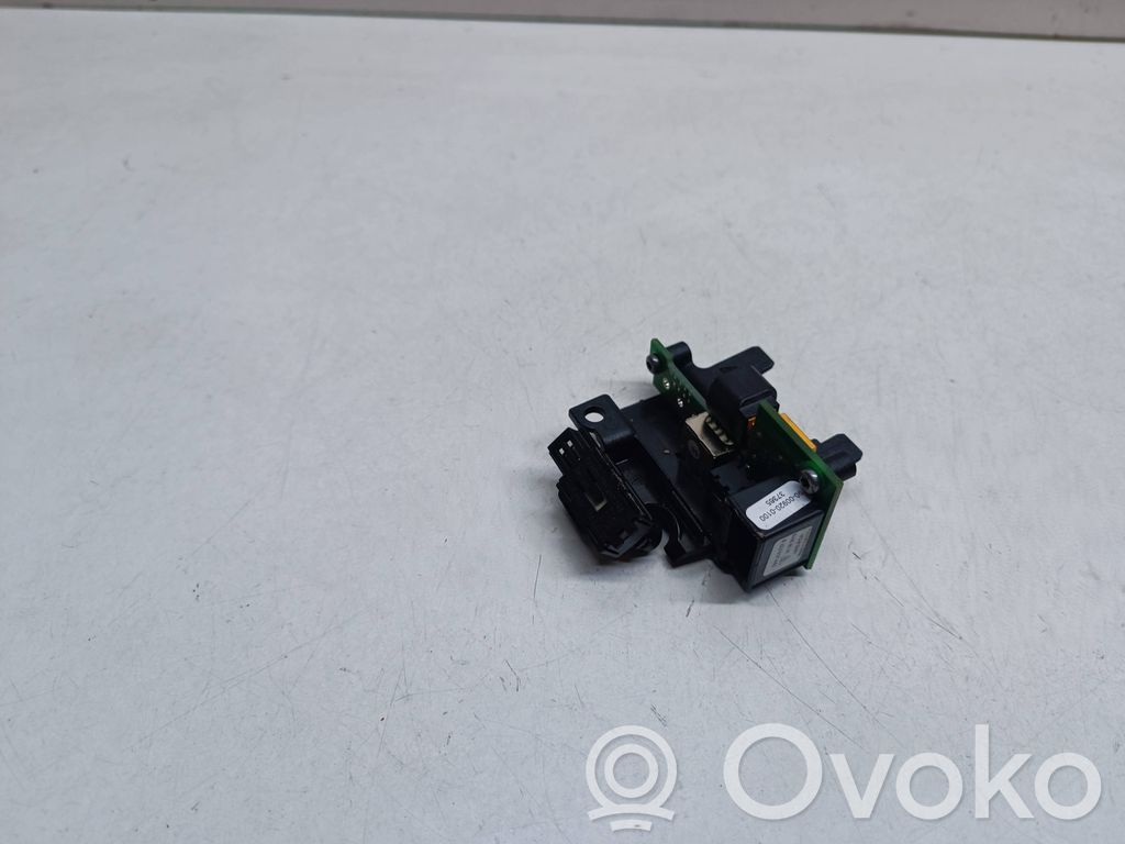 Porsche Cayenne (92A) Enchufe conector entrada auxiliar 