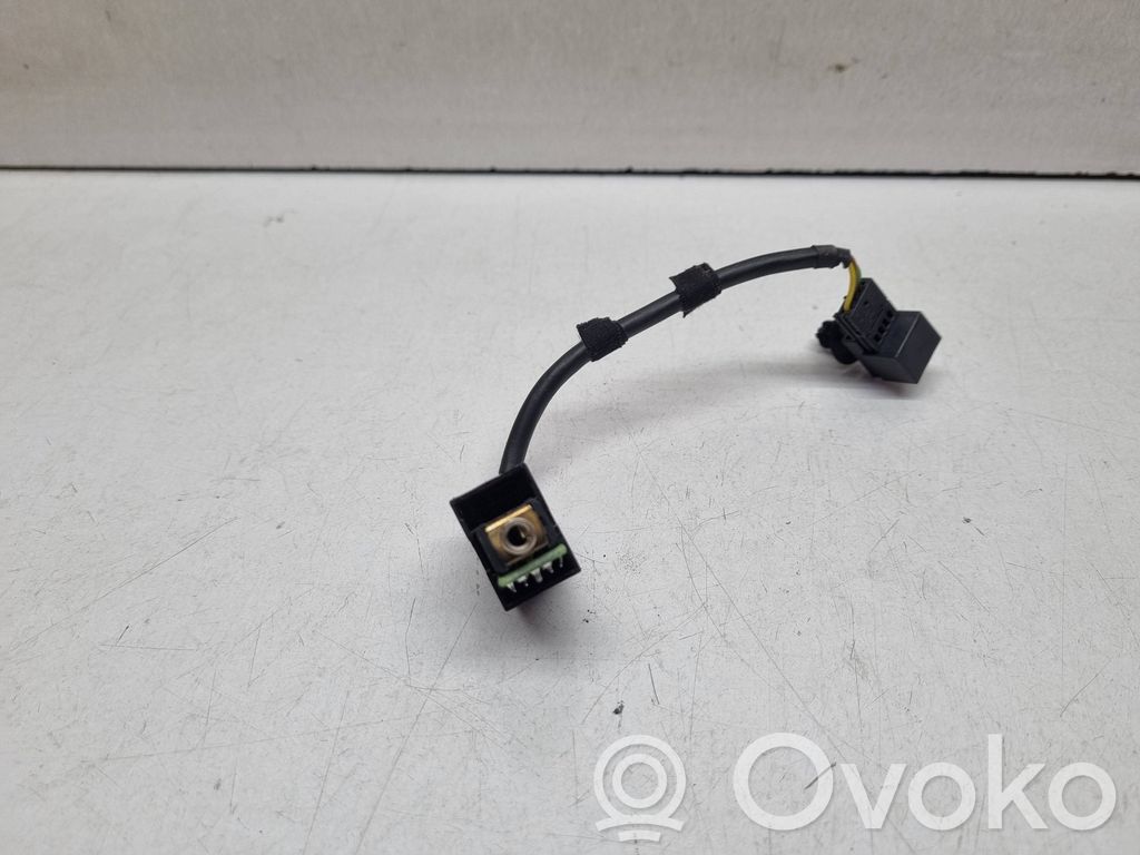 Audi A4 S4 B8 8K AUX-pistokeliitin 