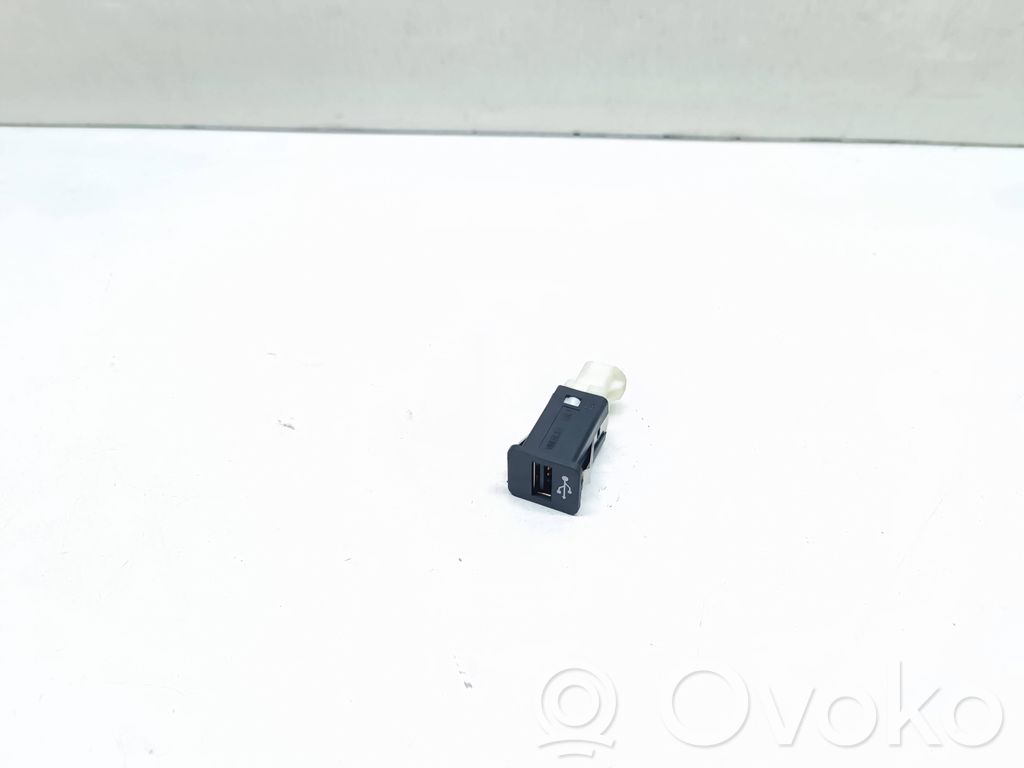 USB-Anschluss   9237656
