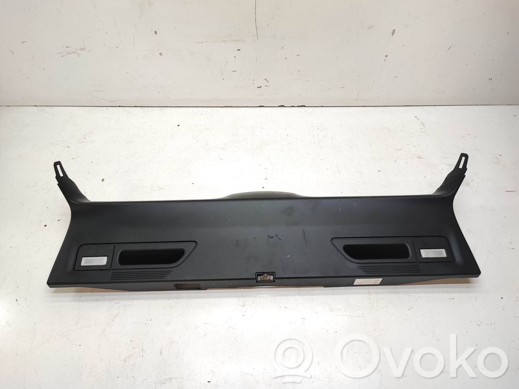 Tailgate trim   7149636