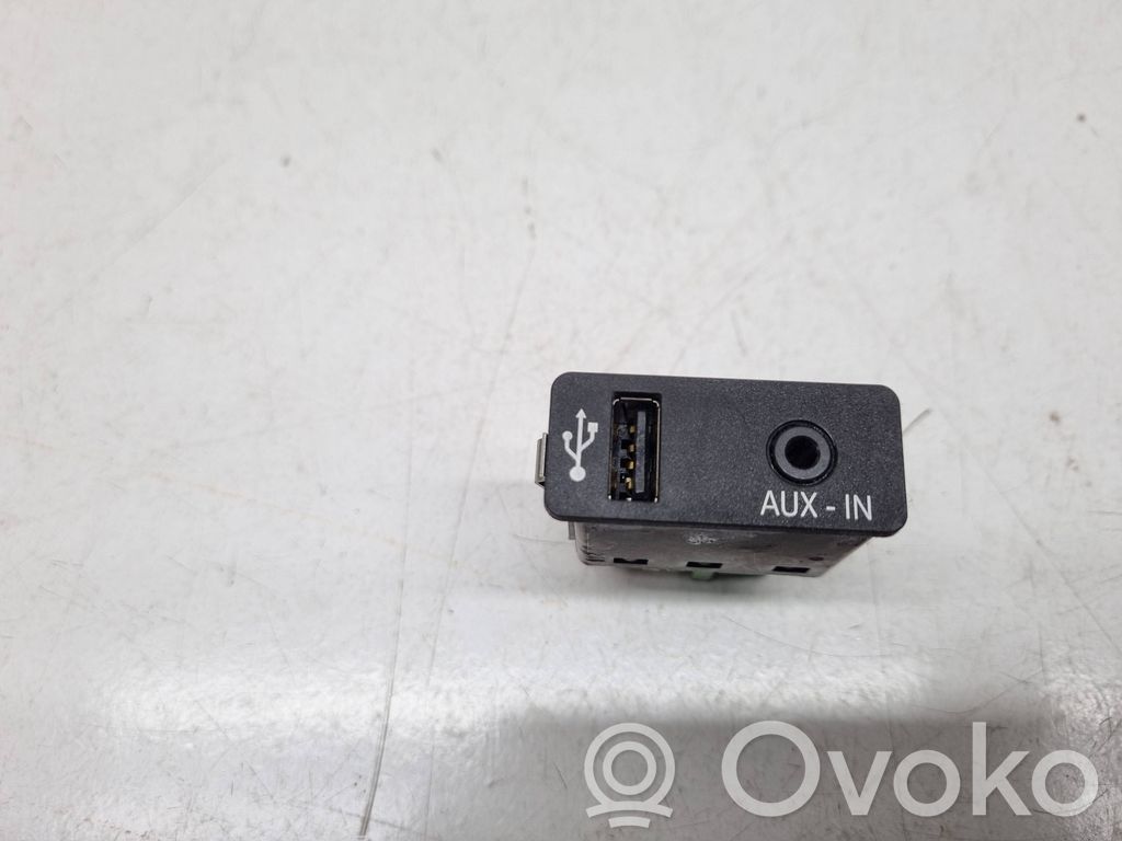 BMW X1 E84 Enchufe conector entrada auxiliar 