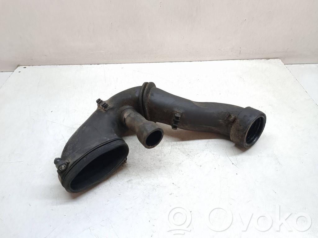BMW X5 E70 Turboahtimen ilmanoton letku 