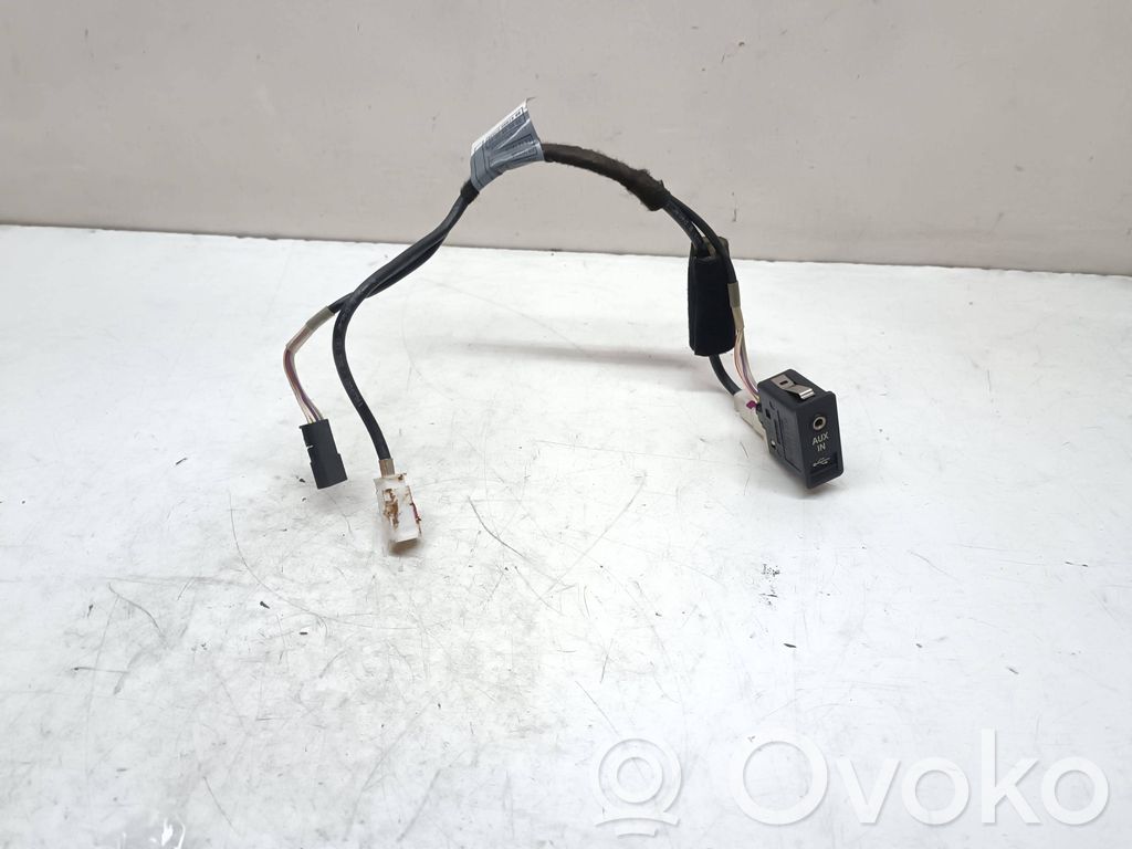 BMW 3 E92 E93 Enchufe conector entrada auxiliar 