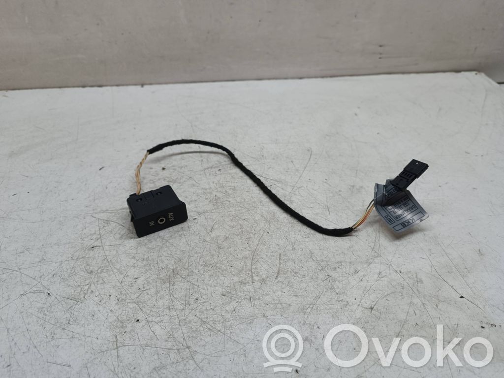BMW 3 E90 E91 Enchufe conector entrada auxiliar 