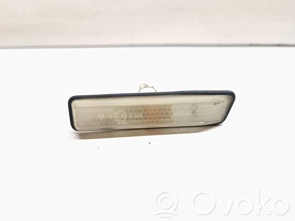 BMW X5 E53 Front fender indicator light 