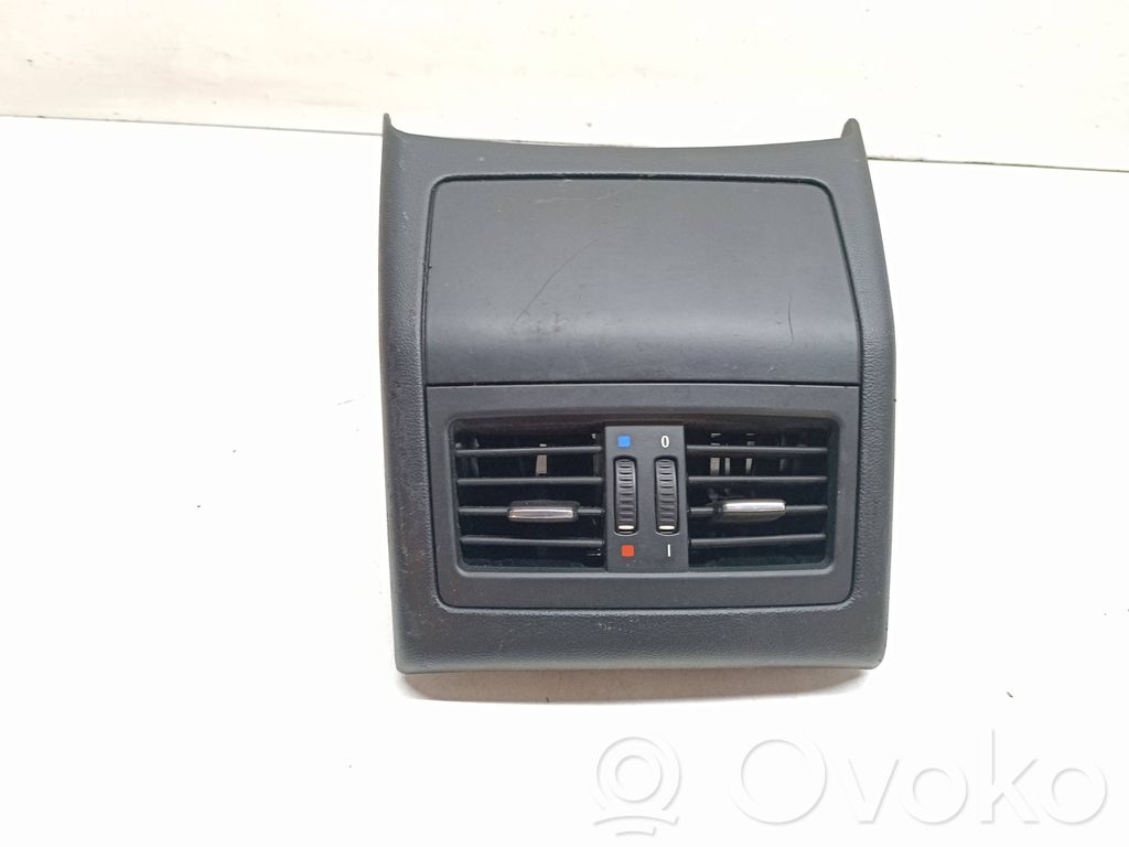 Rejilla de ventilación trasera   7132381,51167132361