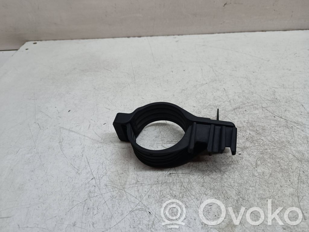 BMW 5 F10 F11 Mocowanie filtra paliwa 