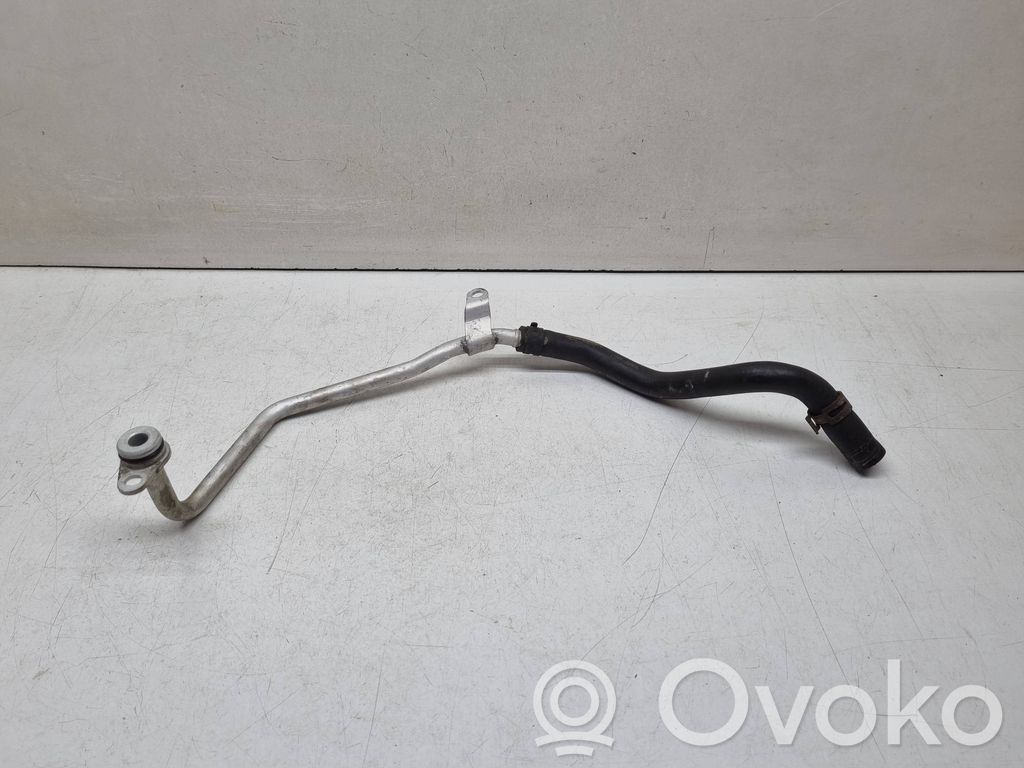 BMW 2 F46 Conductă/furtun lichid de răcire motor 