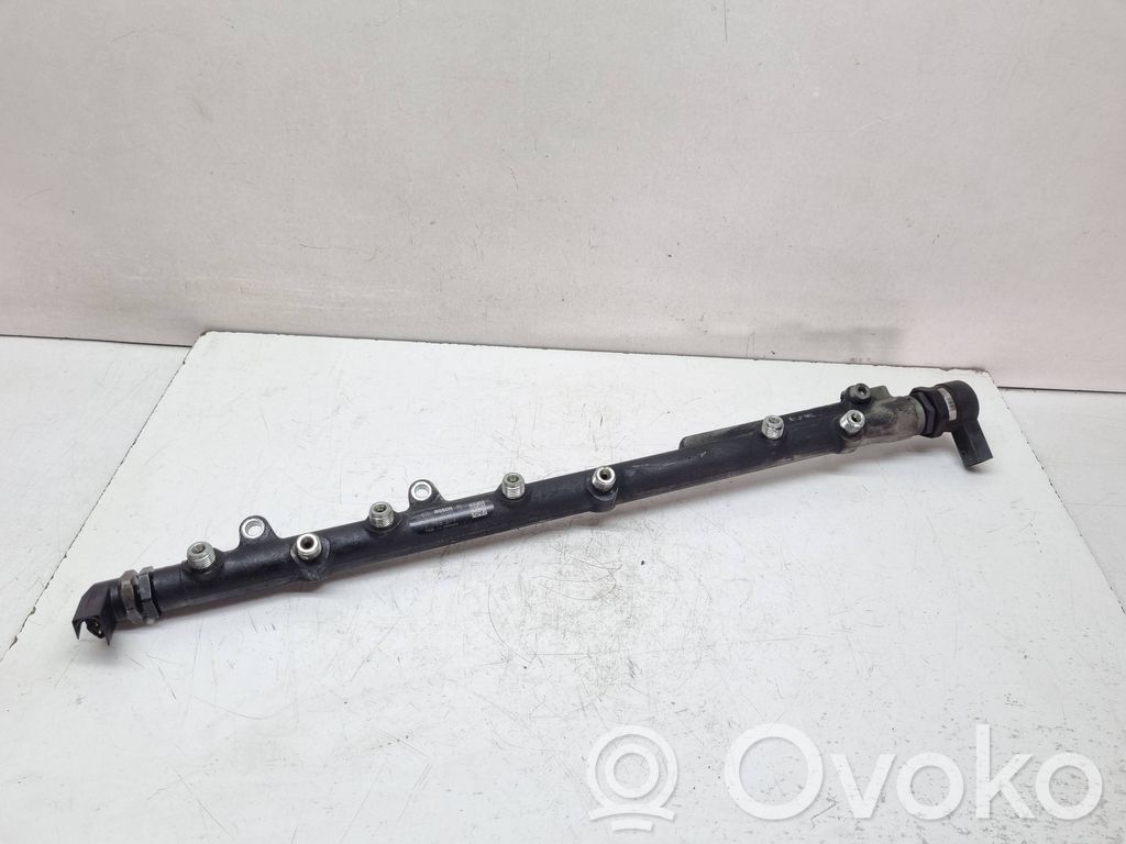 BMW X5 E53 Rampă alimentare injectoare 