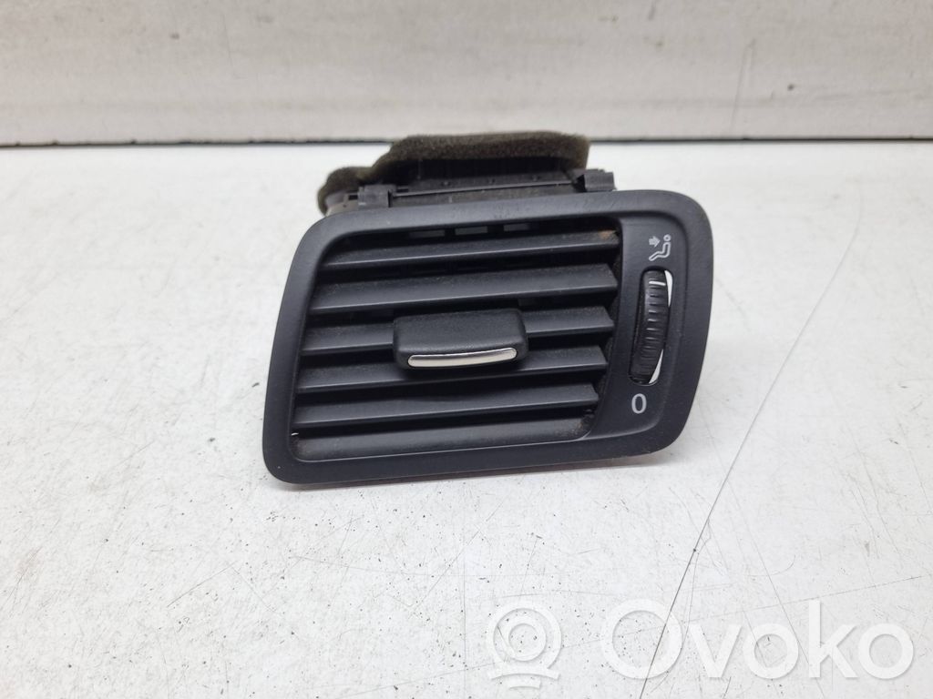Volkswagen PASSAT B6 Copertura griglia di ventilazione laterale cruscotto 