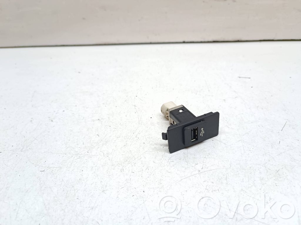 USB-pistokeliitin   9167196