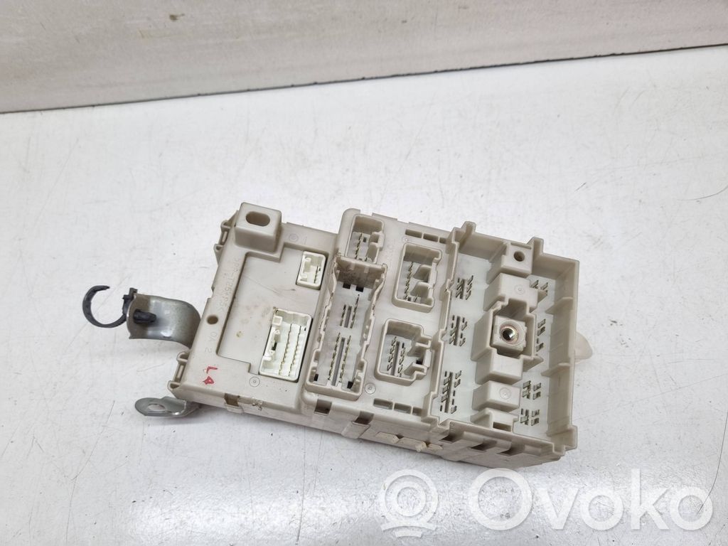 Toyota RAV 4 (XA20) Module de fusibles