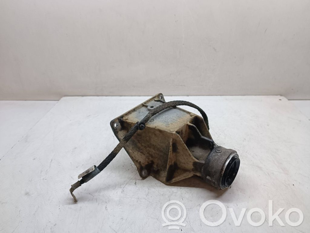BMW X3 E83 Staffa del cuscinetto di supporto dell’albero di trasmissione