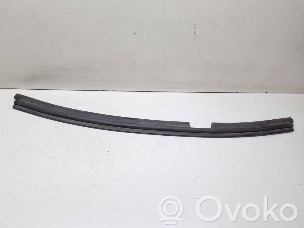 Cheder compartiment motor   7210737