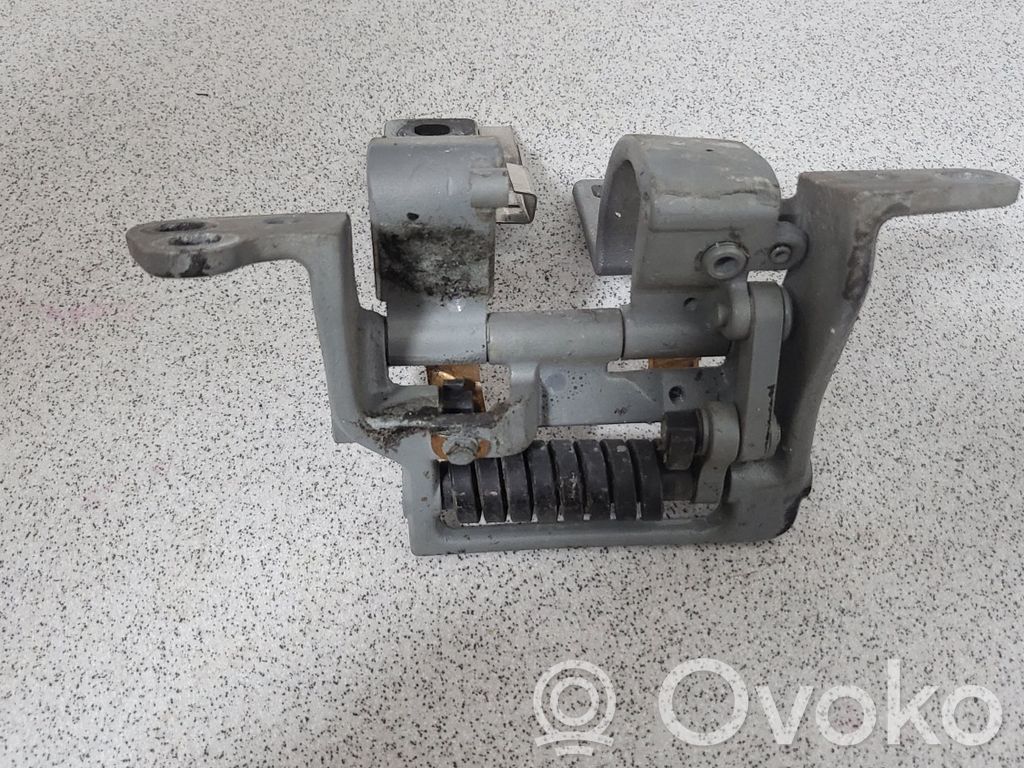 Tailgate/trunk/boot hinge   7061384