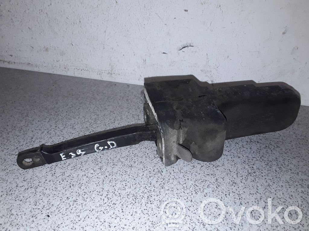 BMW 5 E39 Takaoven pidätin 