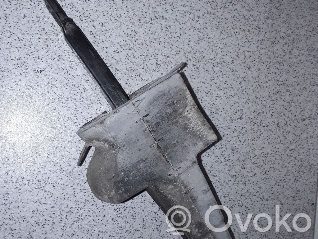 BMW 5 E39 Takaoven pidätin 