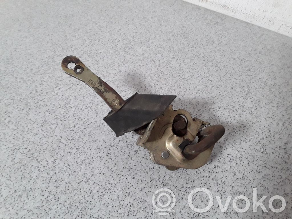 BMW 3 E36 Etuoven pidätin 