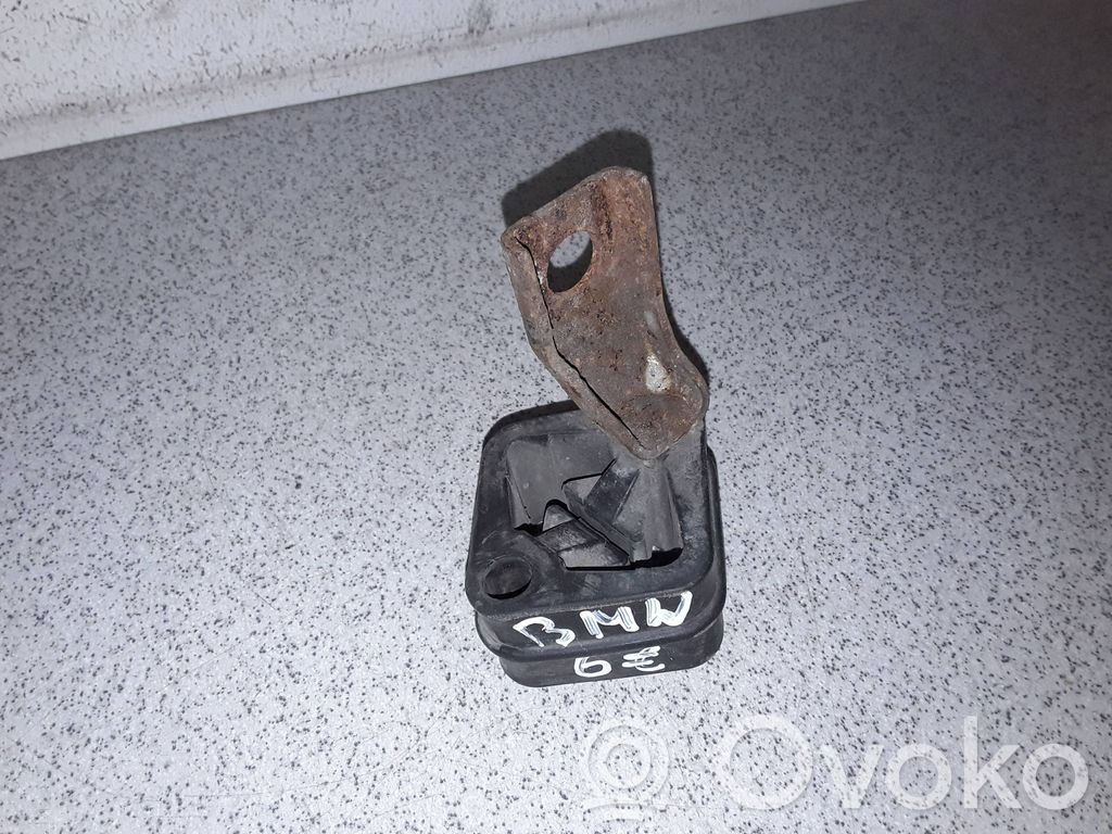 BMW 5 E60 E61 Muffler mount bracket/holder 