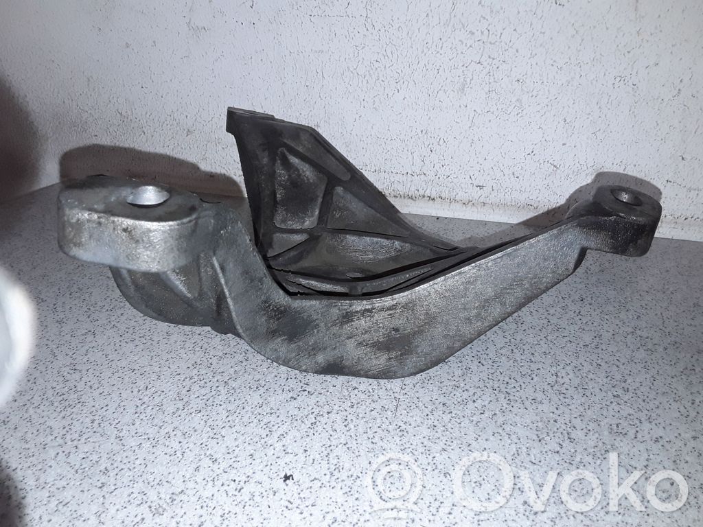 Engine mounting bracket   22111096080,1096080