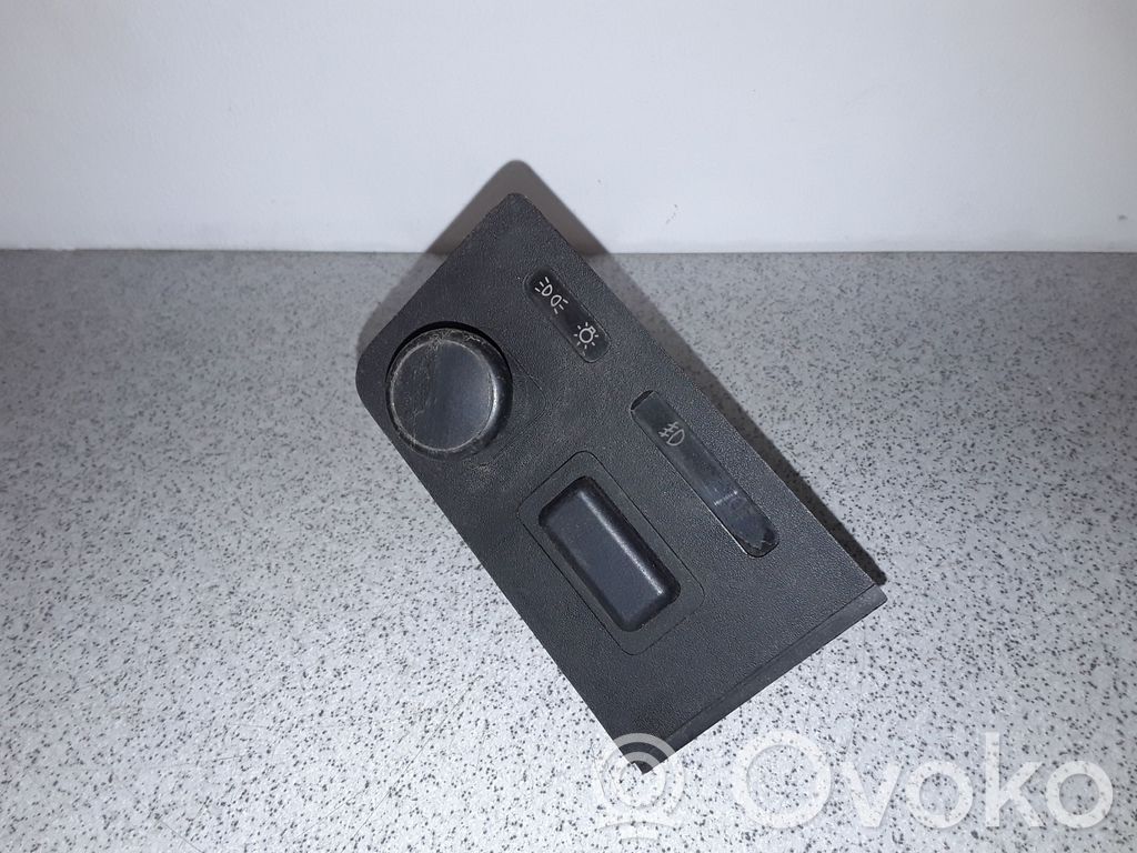Light switch   1370655