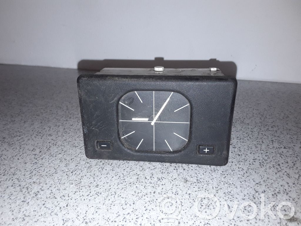 BMW 5 E34 Clock 