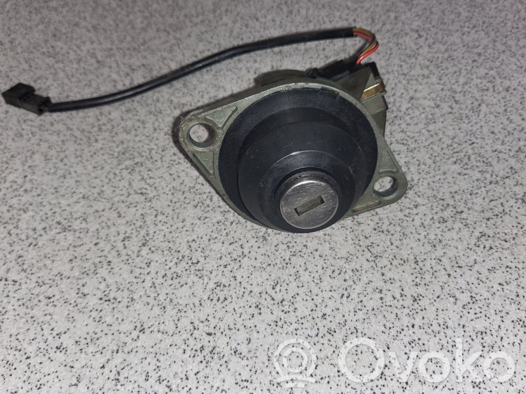 BMW 5 E39 Loading door lock 