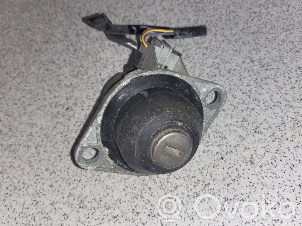 BMW 5 E39 Loading door lock 