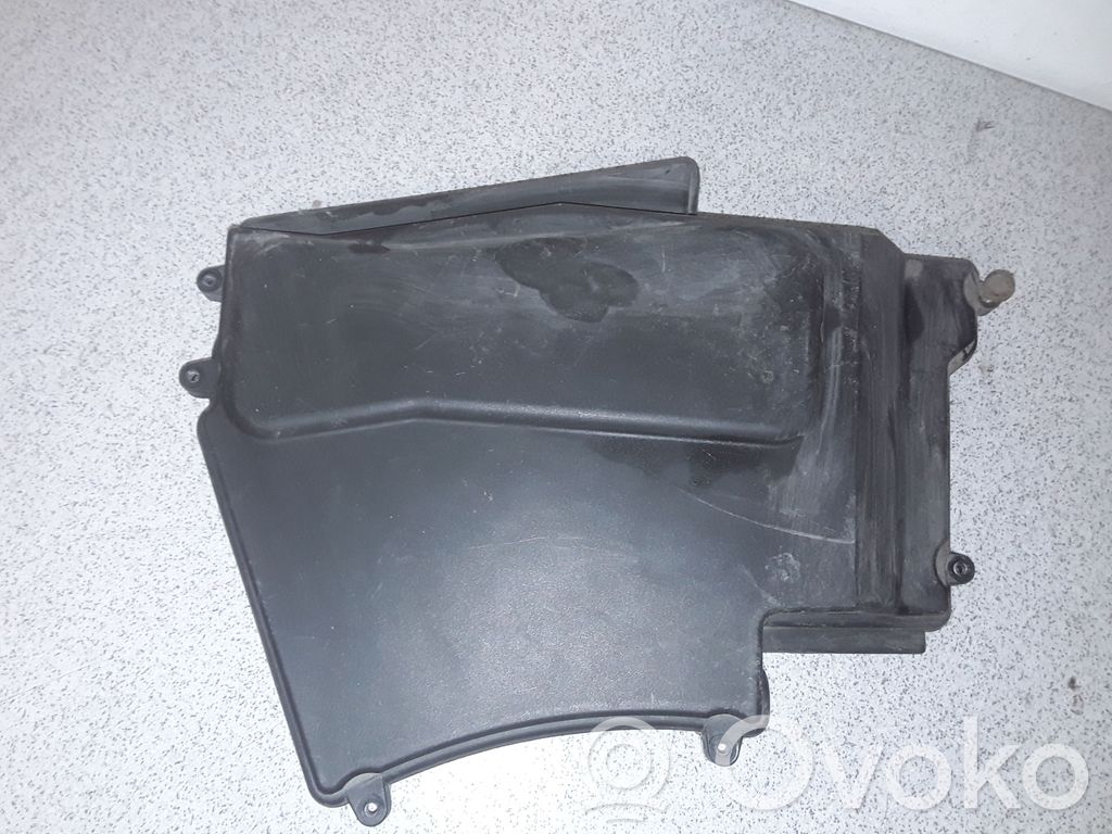 BMW 5 E60 E61 Dangtelis saugiklių dėžės 