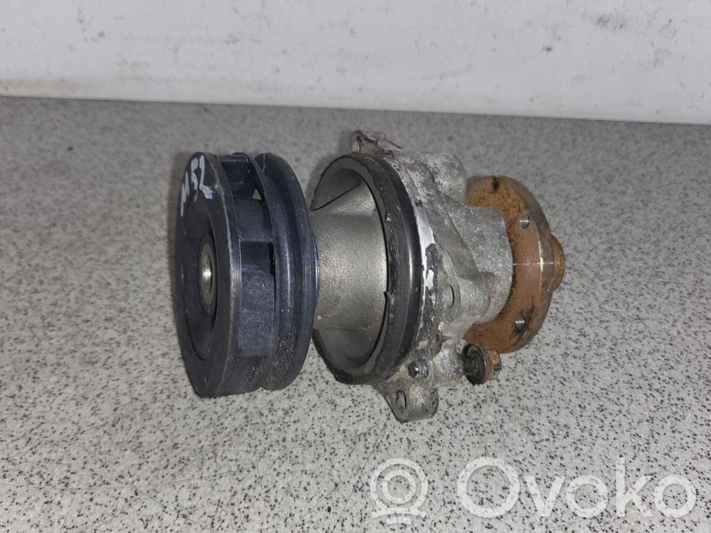 BMW 7 E38 Pompe de circulation d'eau 