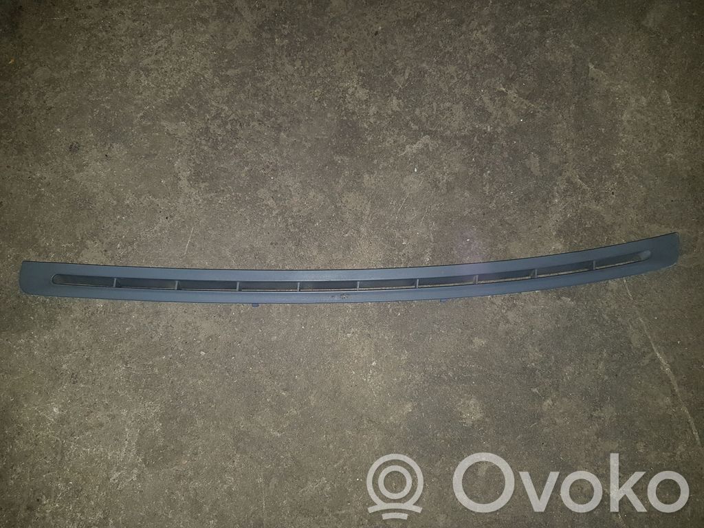 BMW 3 E36 Lango oro grotelės 