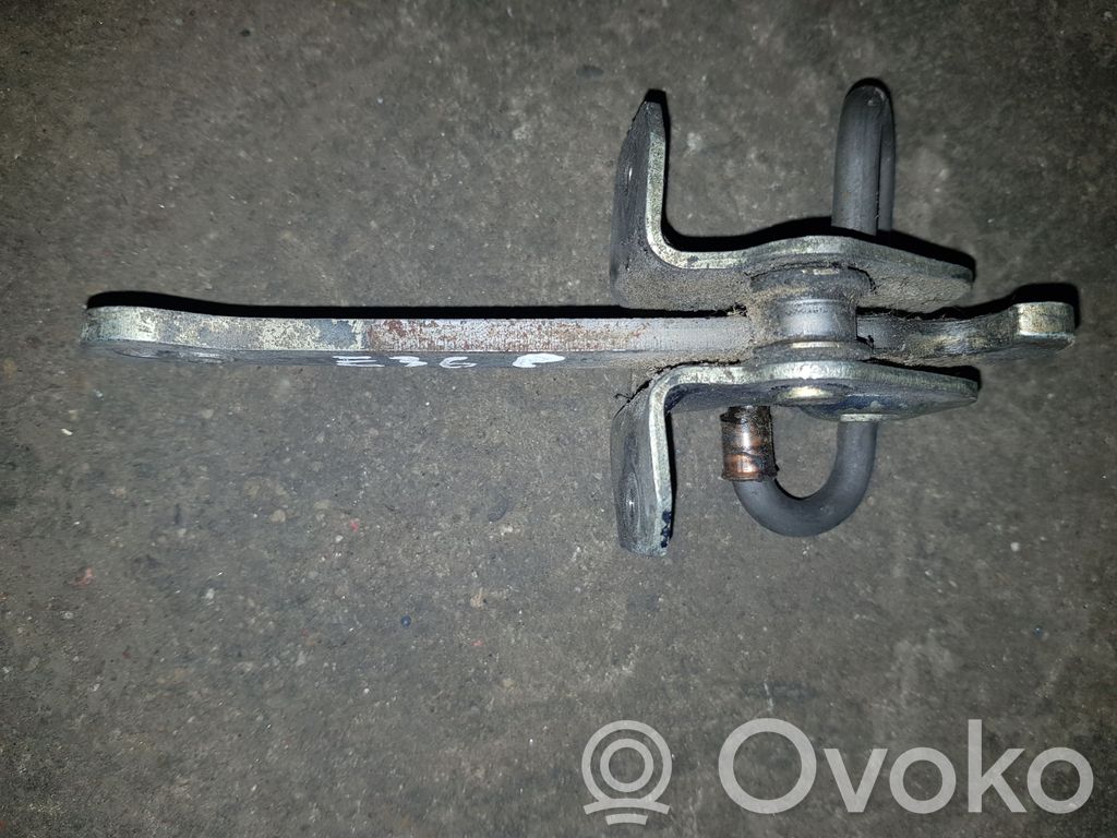 BMW 3 E36 Etuoven pidätin 