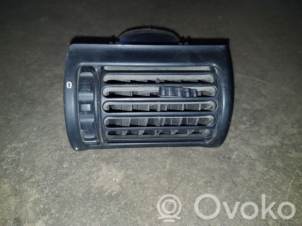 BMW 3 E36 Boczna kratka nawiewu deski rozdzielczej 