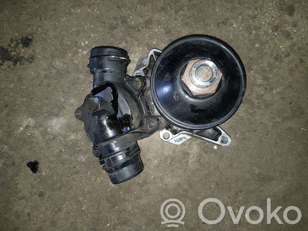 BMW 5 E39 Vandens pompa 