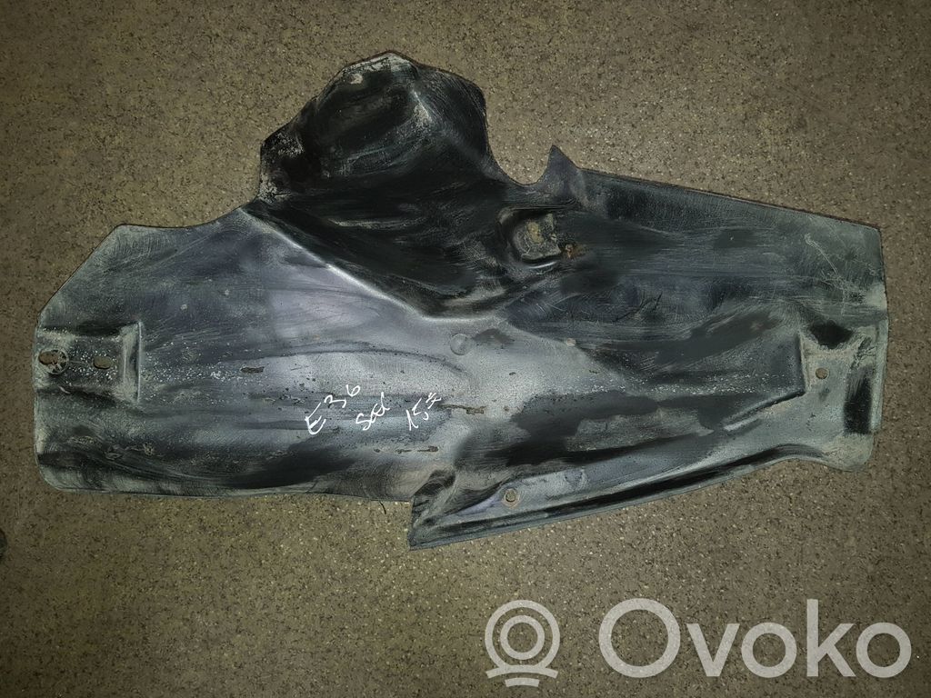 BMW 3 E36 Revestimientos de la aleta guardabarros antisalpicaduras trasera 