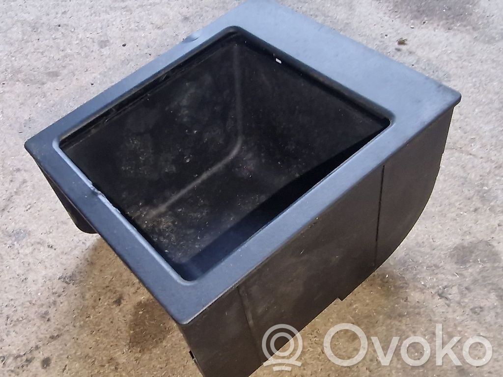 BMW 5 E39 Kita salono detalė 