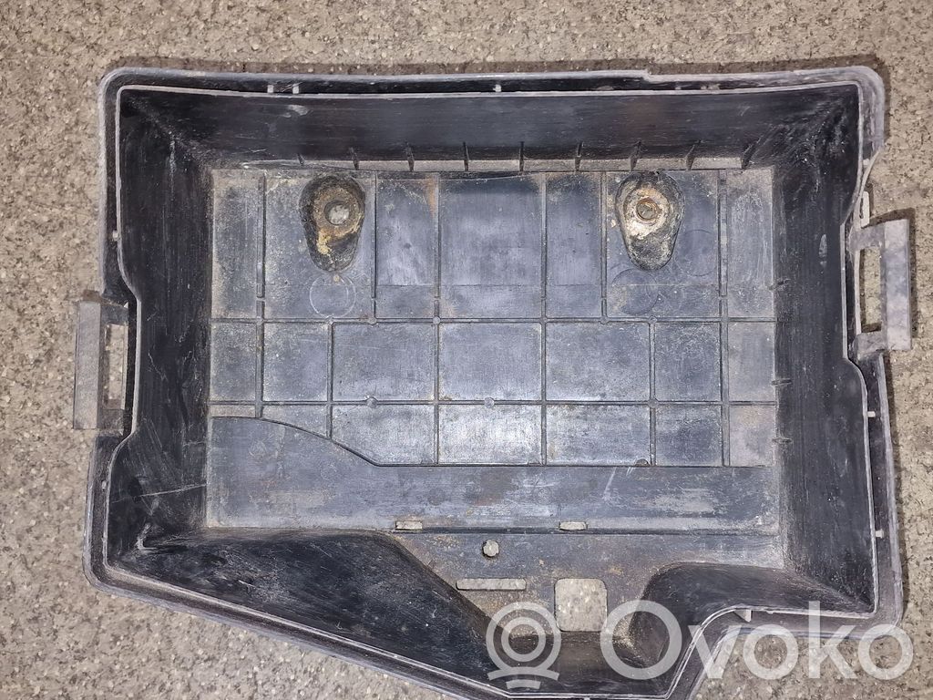 BMW 3 E36 Akumulatora kaste 