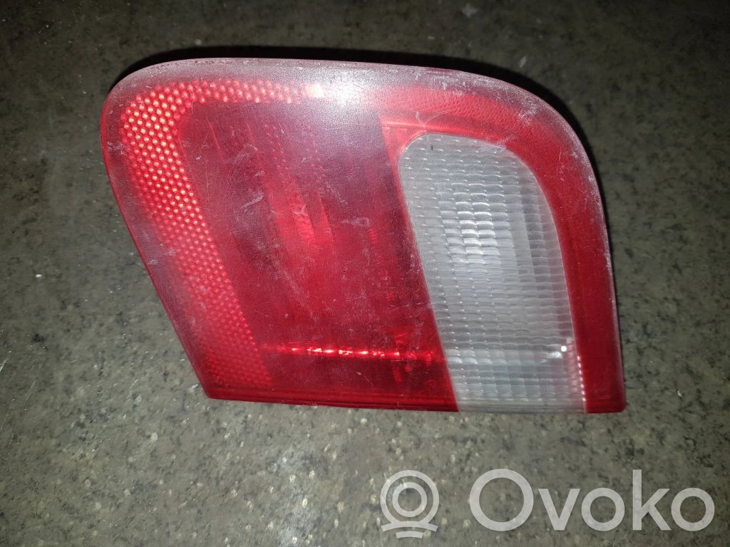 BMW 3 E46 Aizmugurējais lukturis pārsegā 