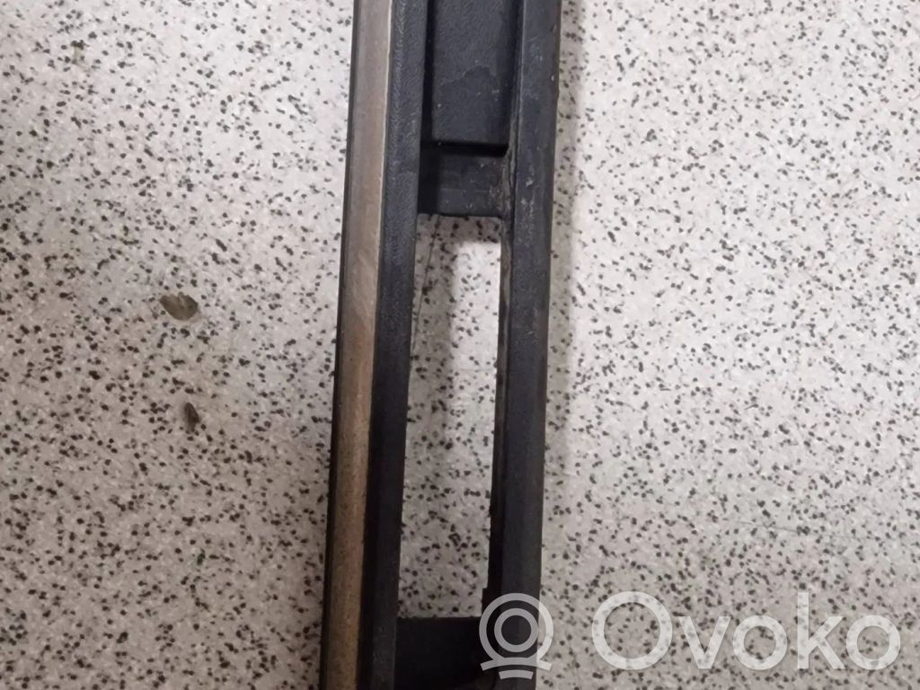 BMW 7 E38 Apdaila sparno (moldingas) 