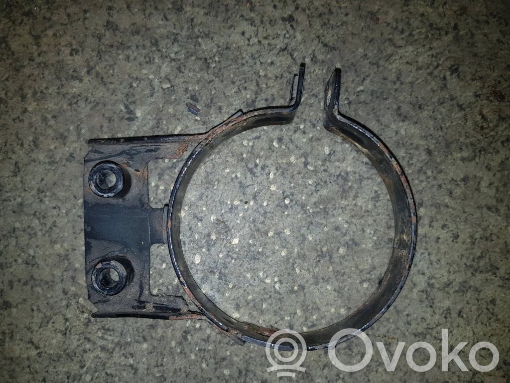 BMW 5 E34 Ohjaustehostimen pumpun kannake 