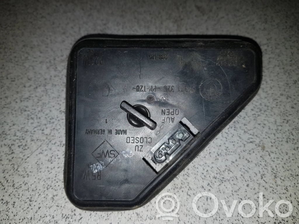 BMW 5 E39 Aizmugures spuldzes vāka turētājs 