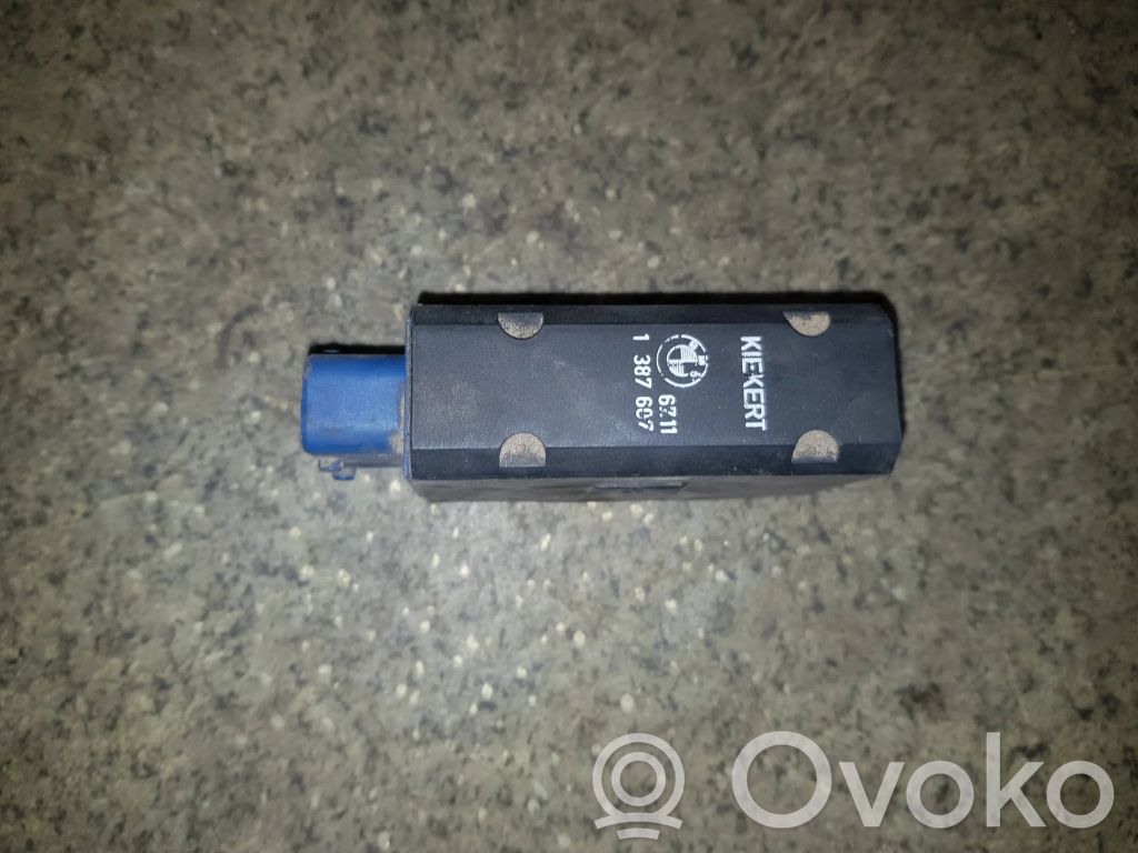 BMW 3 E36 Centrālās atslēgas motoriņš 