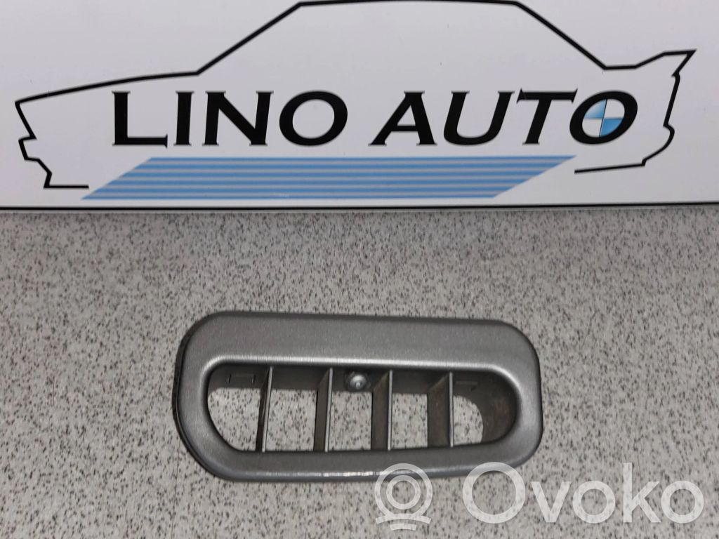 BMW 7 E65 E66 Centrinės oro grotelės 