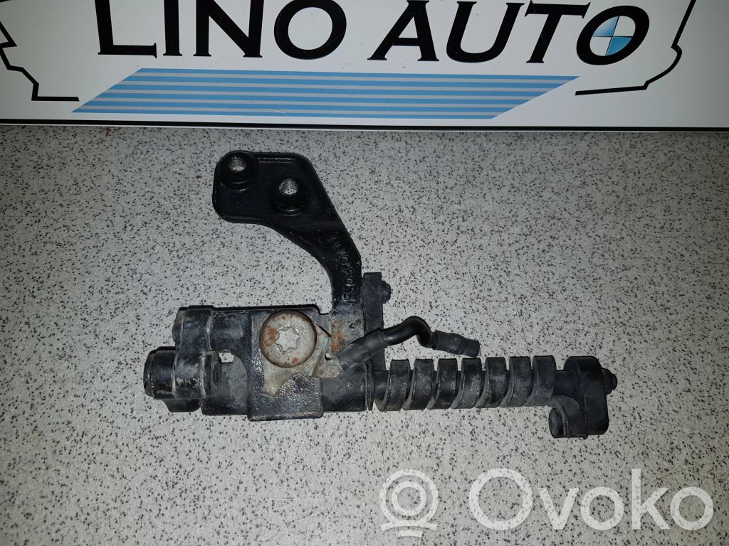 BMW 3 E46 Tailgate/trunk/boot hinge 