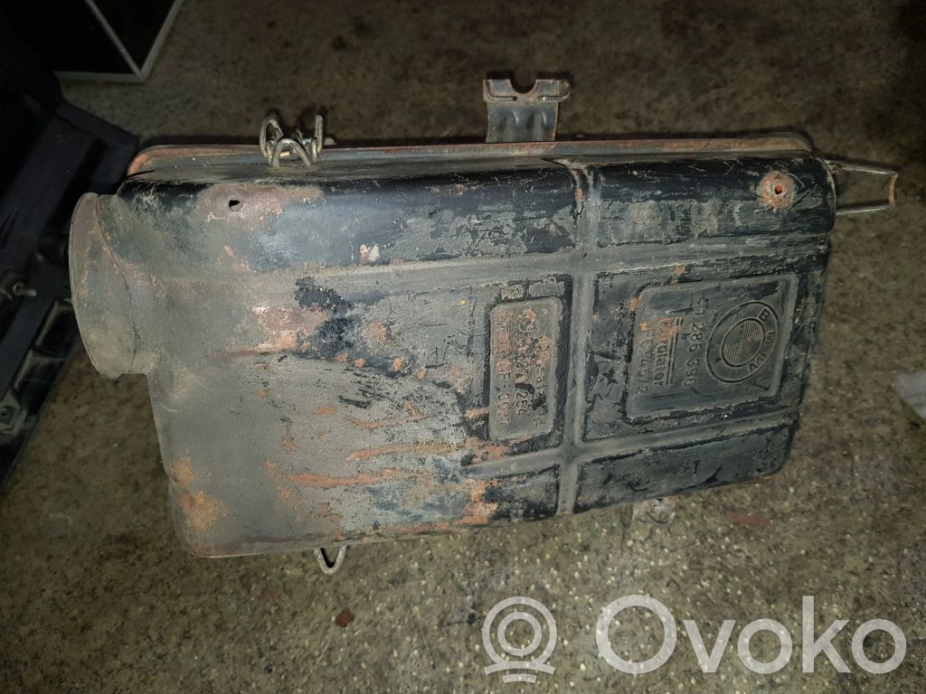 BMW 5 E28 Air filter box 