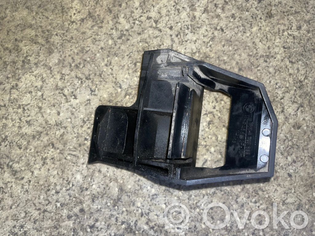 BMW 5 E39 Radiator mount bracket 