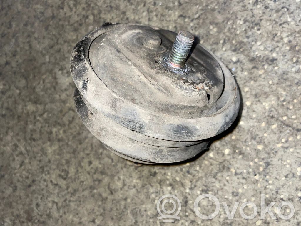 BMW 5 E39 Engine mount bracket 