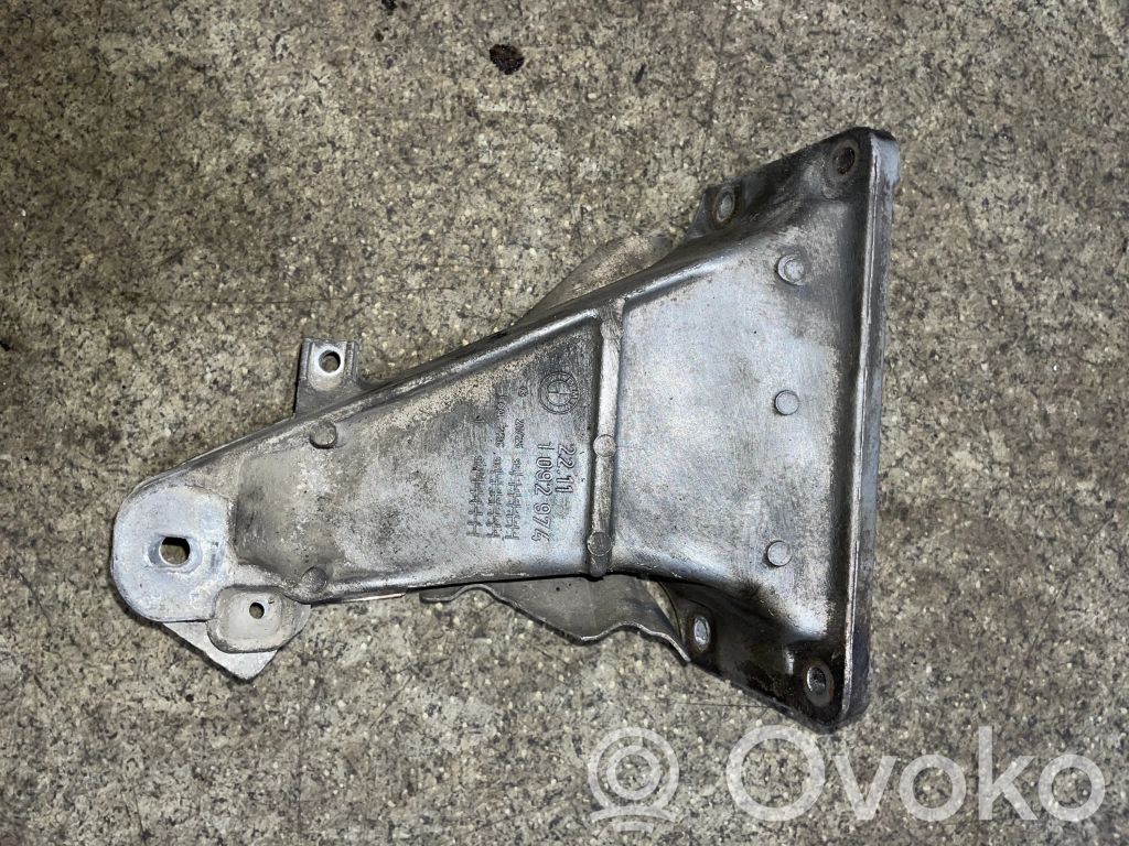 Engine mounting bracket   22111092974