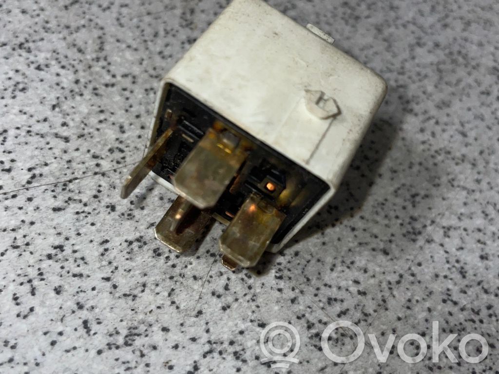 BMW 7 E32 Otros relés 