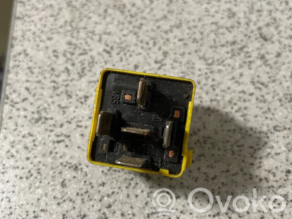 Otros relés   61311378797,899508